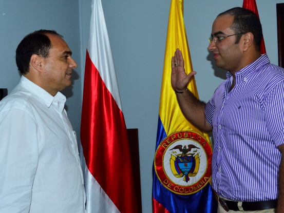 Jesús León Insignares estará durante un mes al frente de la Corporación<br />
Gobernador Segebre posesionó a director encargado de la CRA