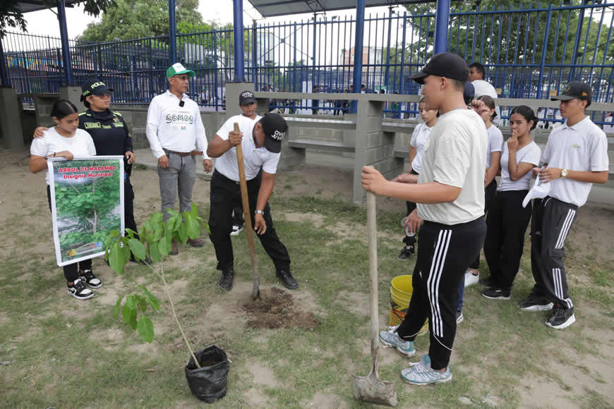 Con brigada ambiental en Malambo, C.R.A. inició celebración del Día del Medio Ambiente