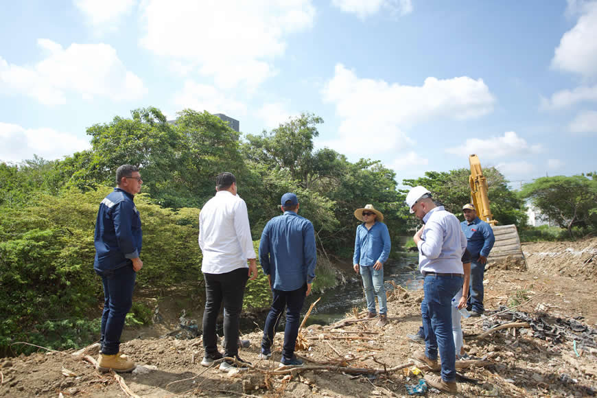 La C.R.A. inició trabajos para la recuperación de la capacidad hidráulica y ambiental del arroyo León