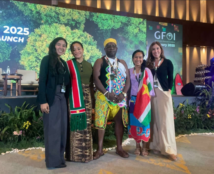 En Indonesia, la C.R.A. destaca su liderazgo en gestión ambiental y sostenibilidad durante la Plenaria de la Iniciativa Global de Observación de los Bosques